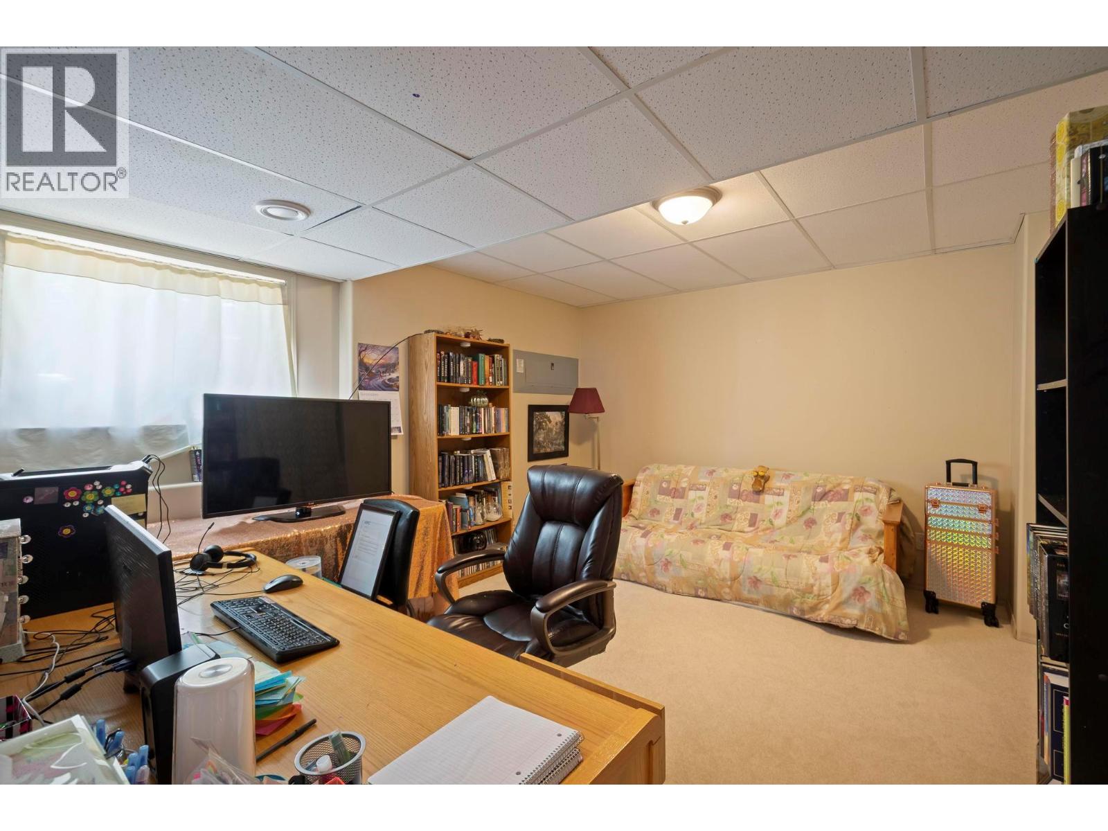 Photo 2 of 1000 Lone Pine Drive, Kelowna BC