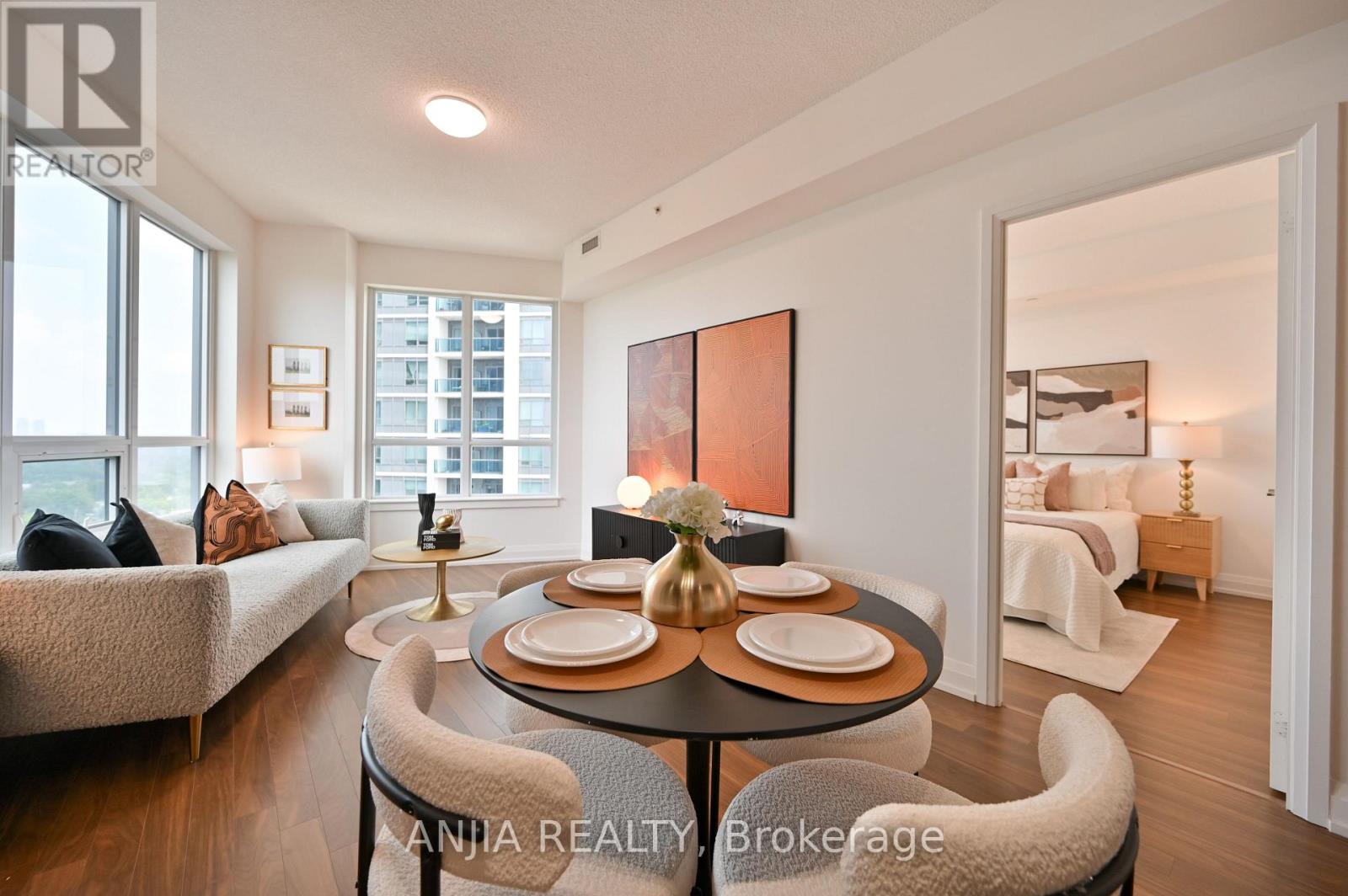 Photo 12 of 1032 7161 Yonge Street, Markham ON