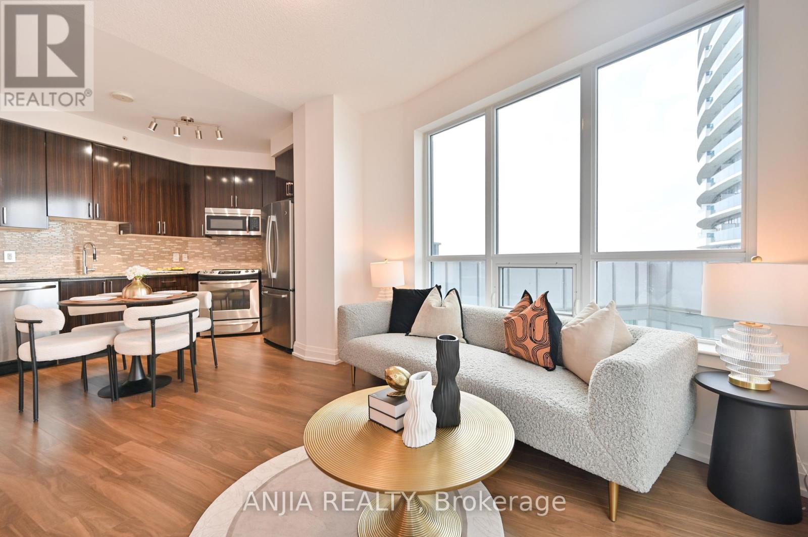 Photo 9 of 1032 7161 Yonge Street, Markham ON