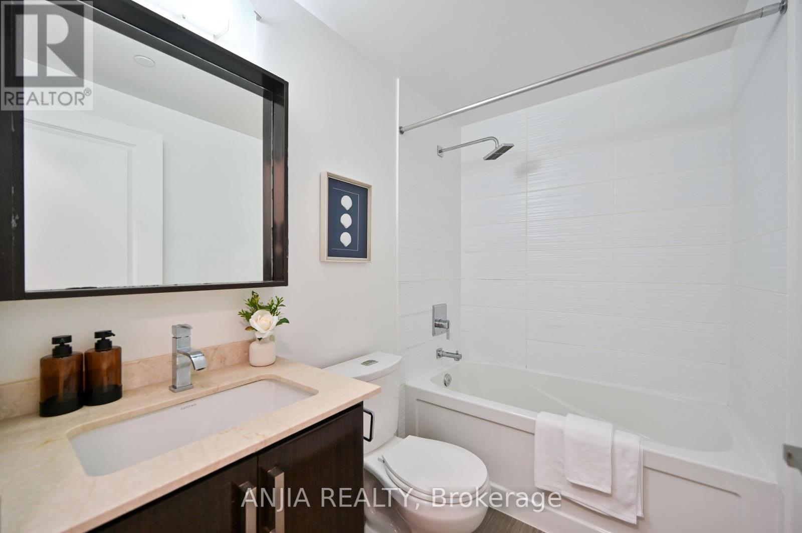 Photo 2 of 1032 7161 Yonge Street, Markham ON