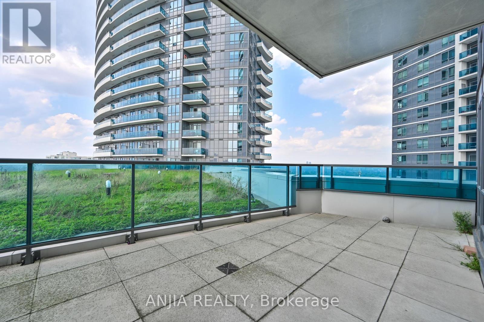 Photo 4 of 1032 7161 Yonge Street, Markham ON