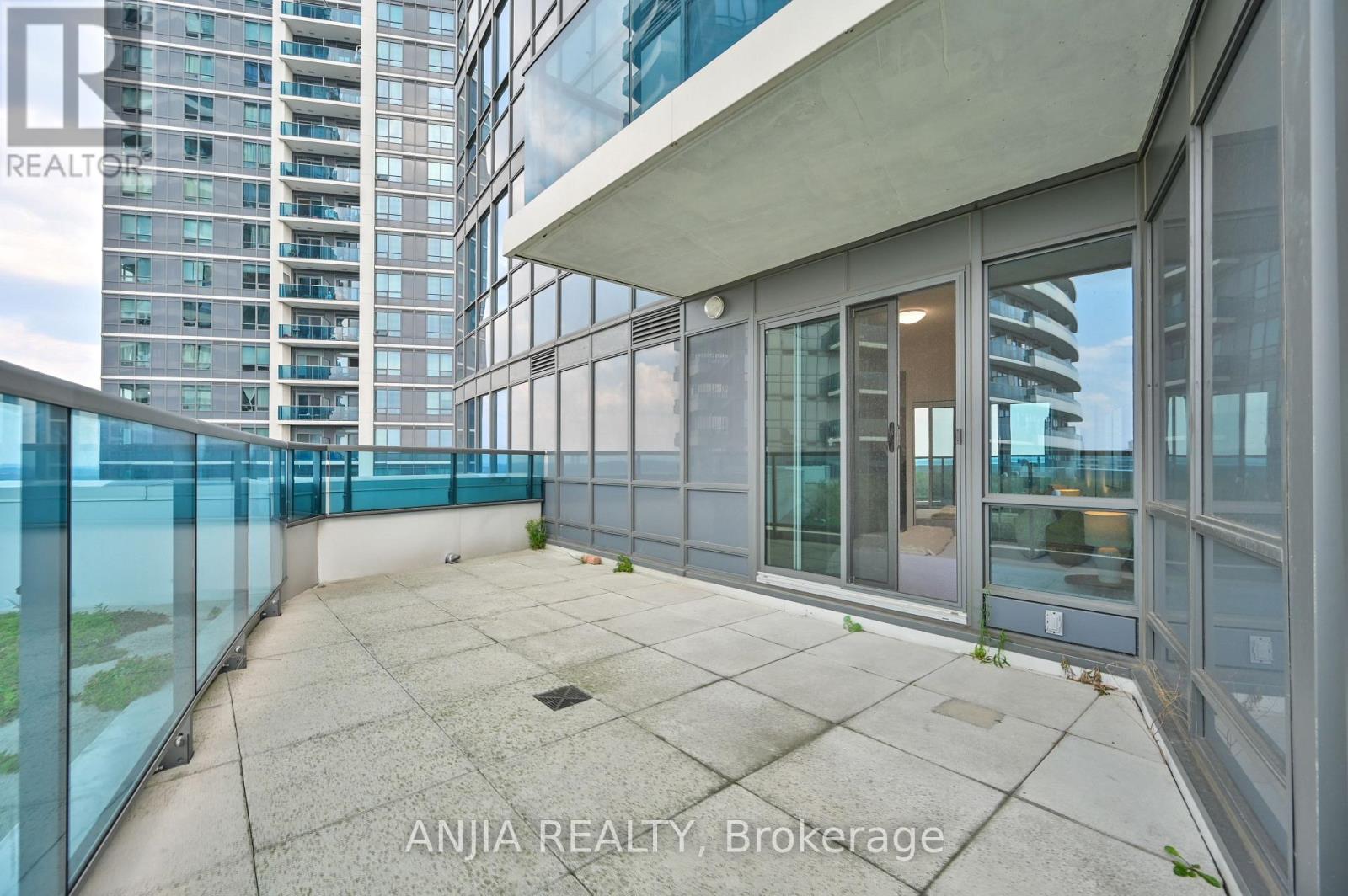 Photo 10 of 1032 7161 Yonge Street, Markham ON