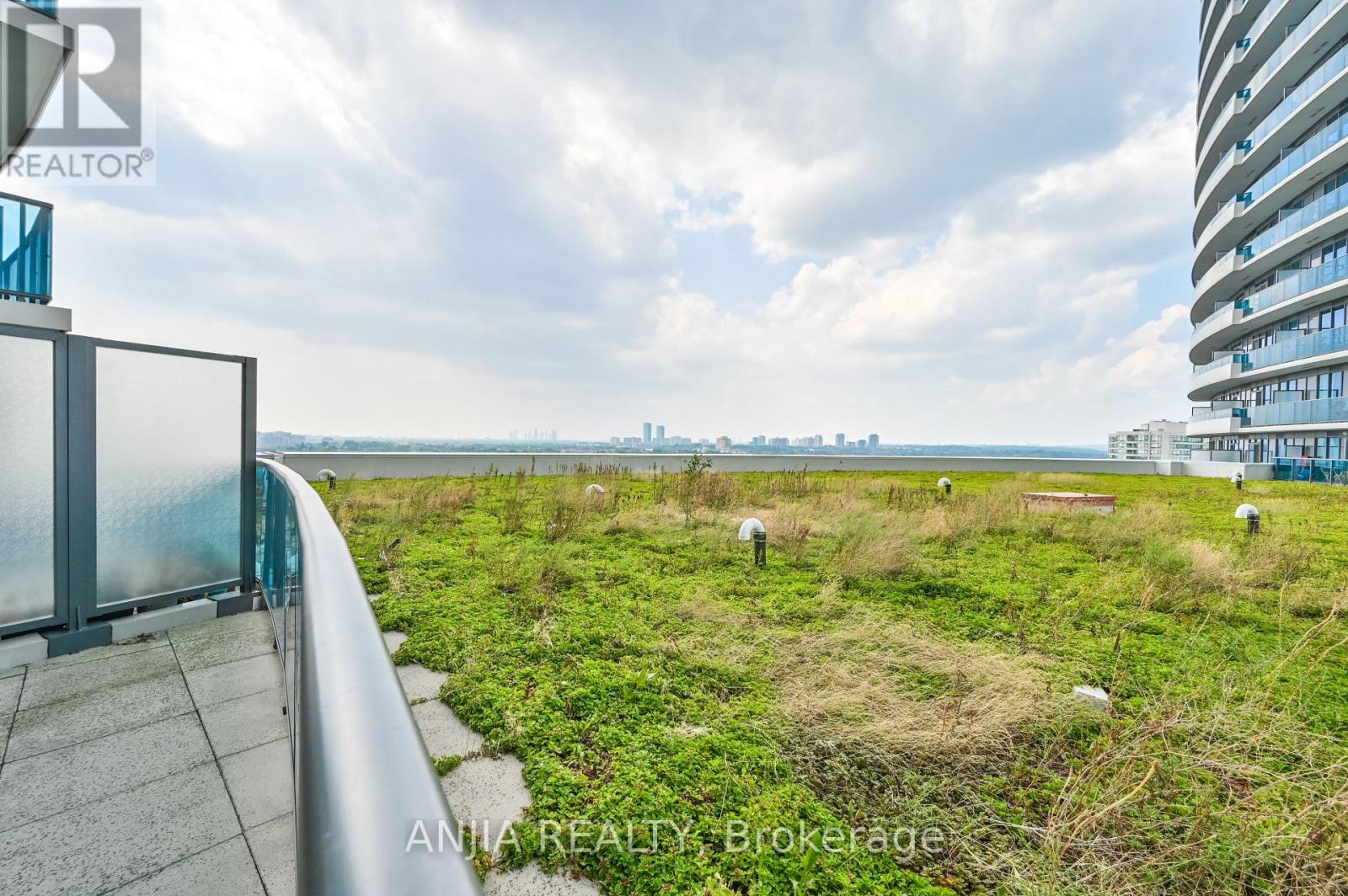 Photo 5 of 1032 7161 Yonge Street, Markham ON