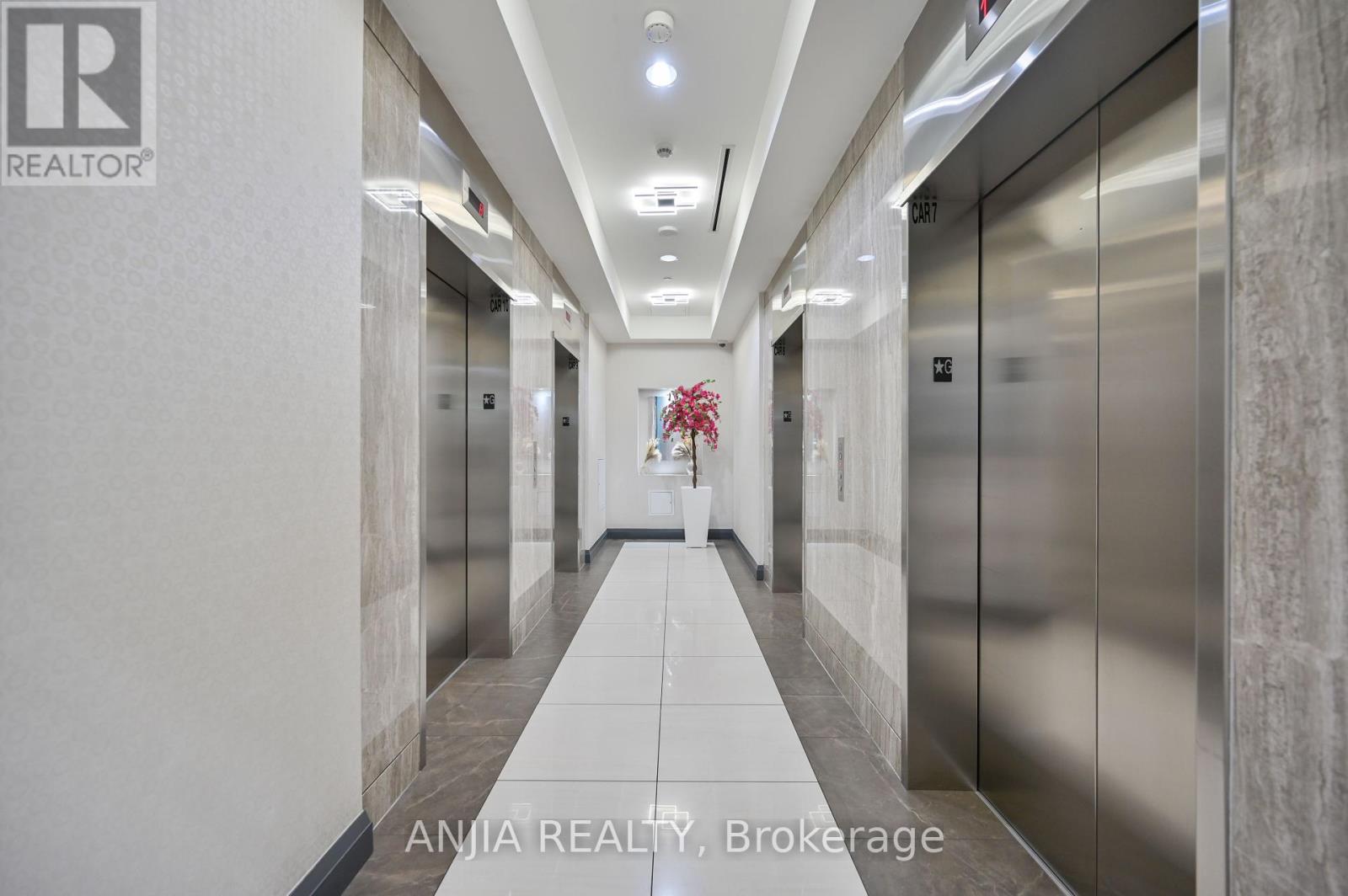 Photo 6 of 1032 7161 Yonge Street, Markham ON