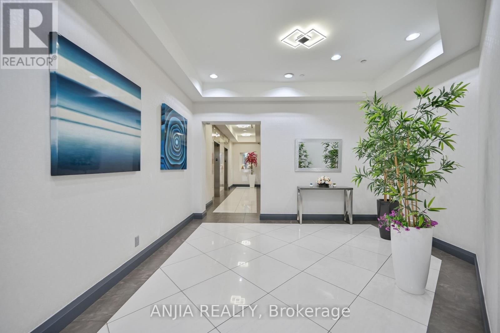 Photo 13 of 1032 7161 Yonge Street, Markham ON