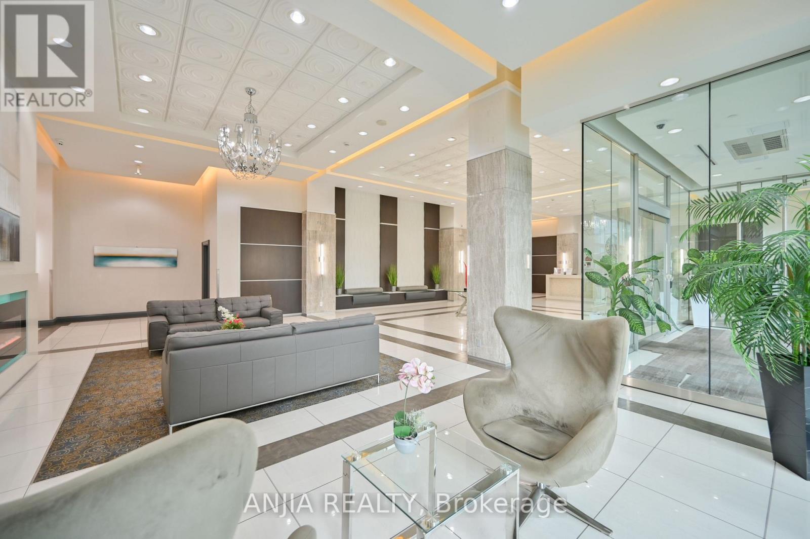 Photo 8 of 1032 7161 Yonge Street, Markham ON