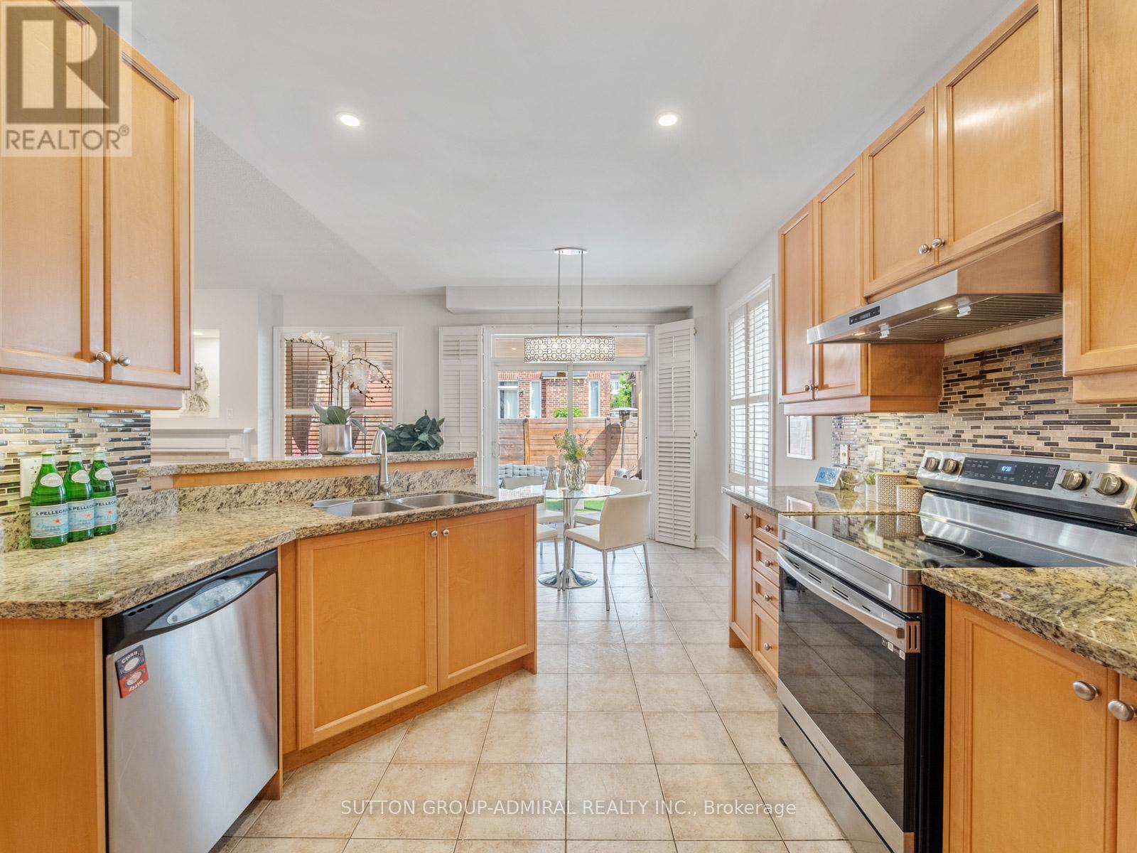 Photo 7 of 4 Haywood Drive, Markham ON