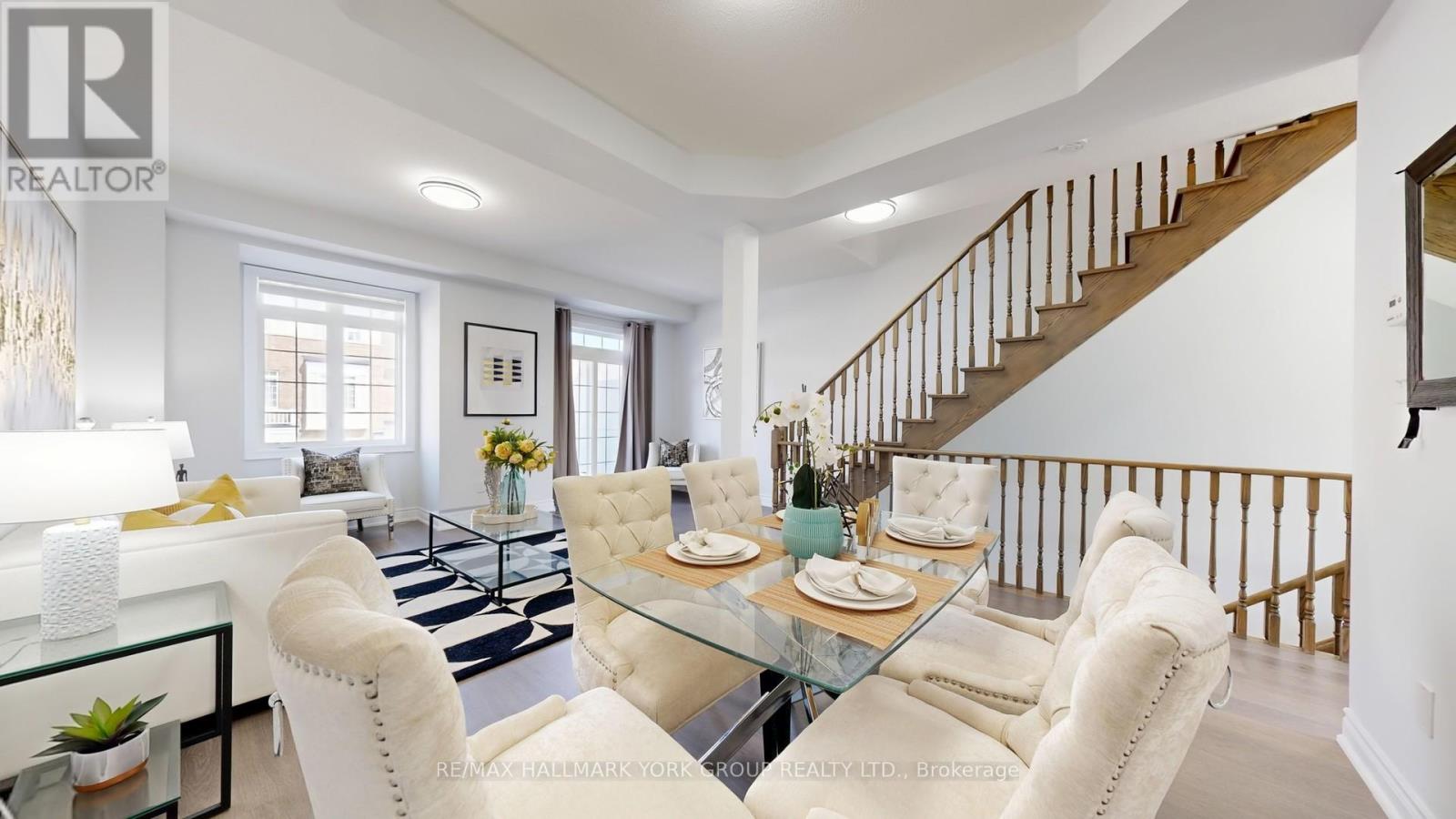 Photo 11 of 6 Roy Grove Way, Markham ON