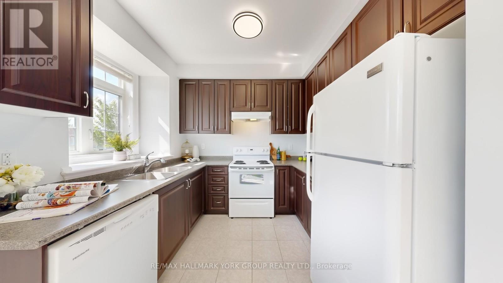Photo 14 of 6 Roy Grove Way, Markham ON