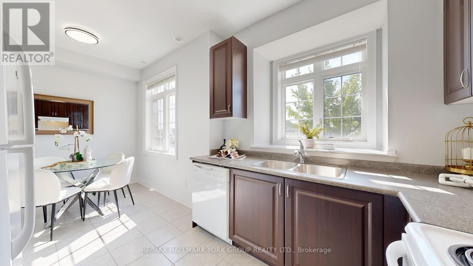 Photo 17 of 6 Roy Grove Way, Markham ON