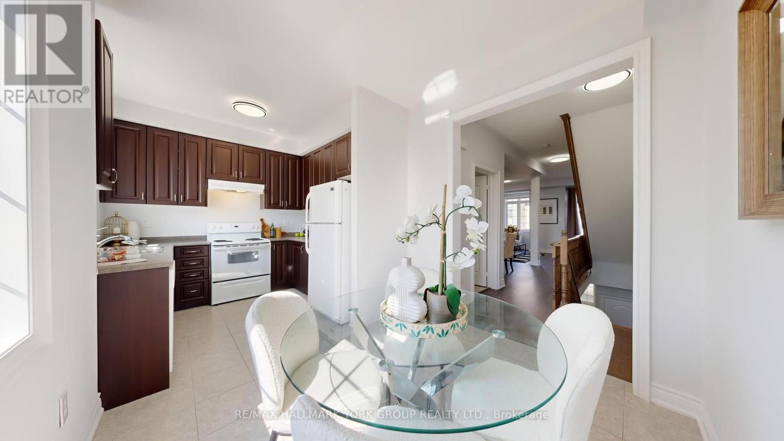 Photo 18 of 6 Roy Grove Way, Markham ON