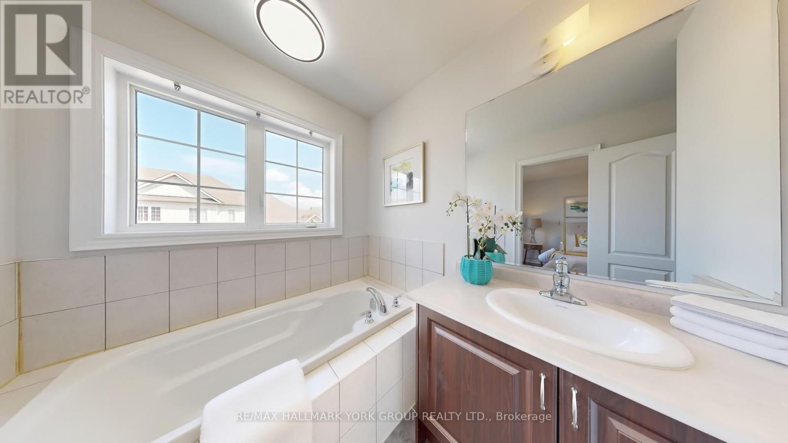 Photo 33 of 6 Roy Grove Way, Markham ON