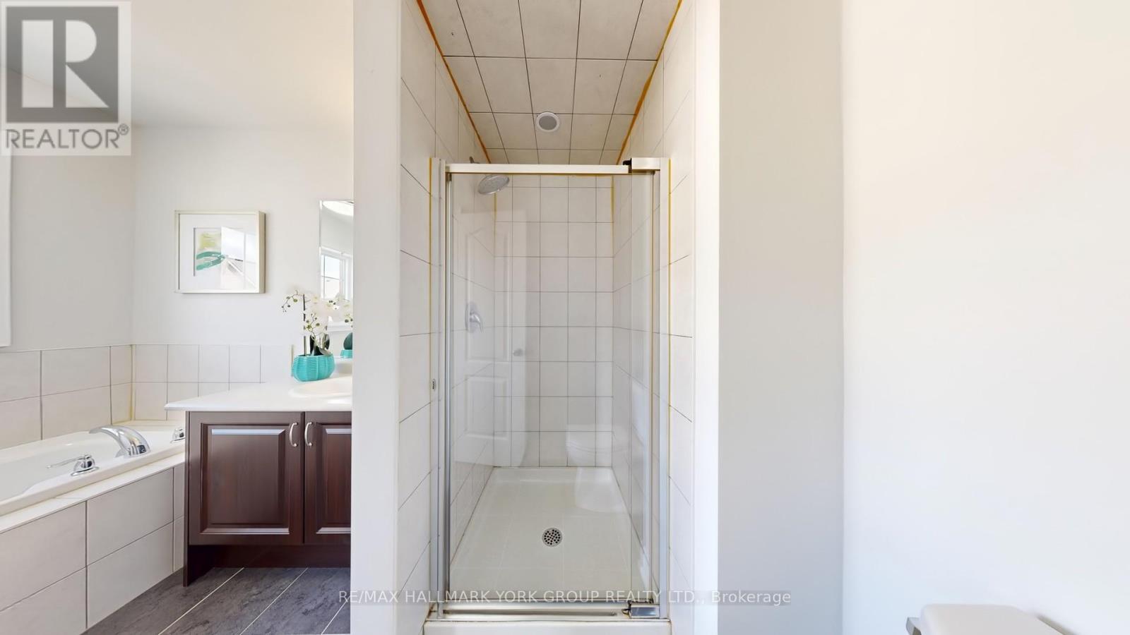 Photo 35 of 6 Roy Grove Way, Markham ON