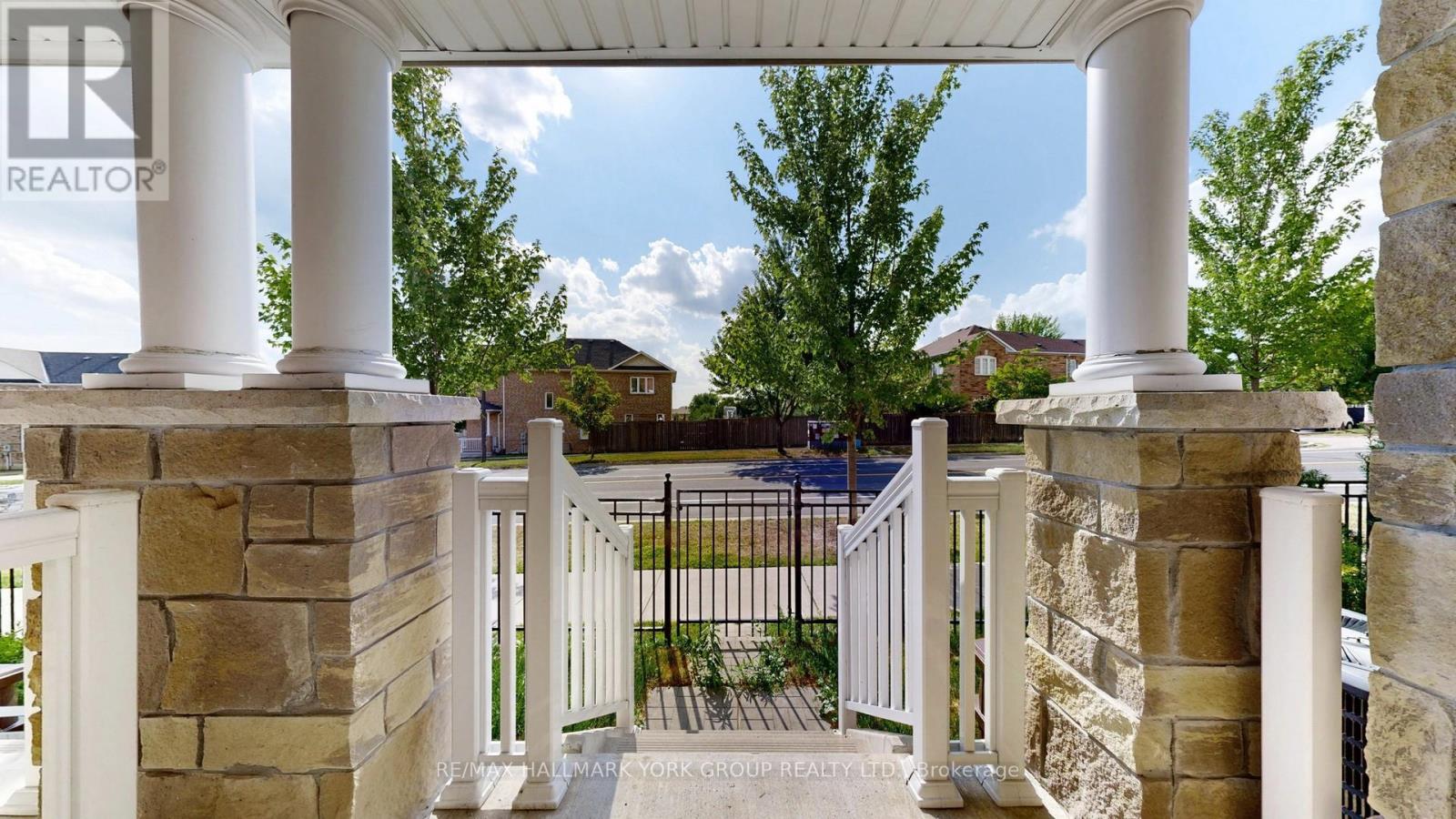 Photo 4 of 6 Roy Grove Way, Markham ON