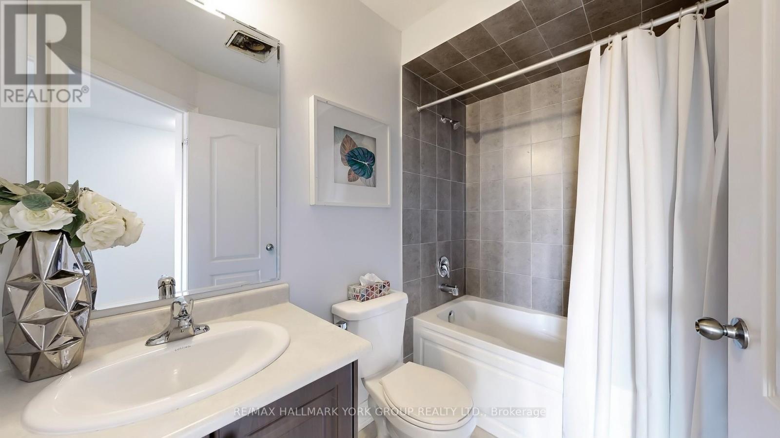Photo 42 of 6 Roy Grove Way, Markham ON