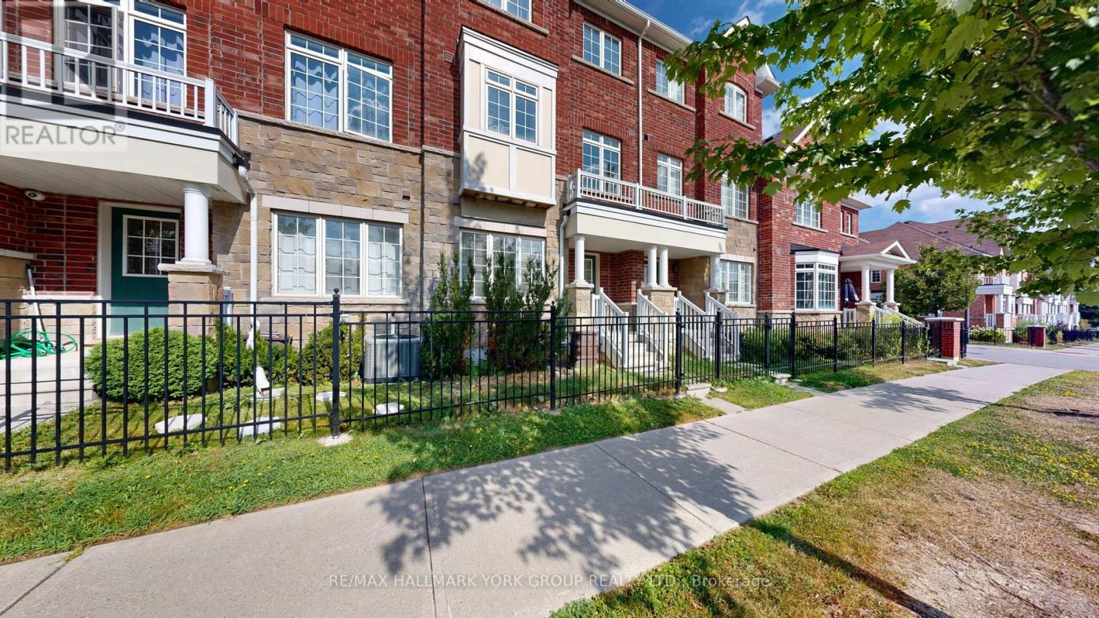 Photo 47 of 6 Roy Grove Way, Markham ON
