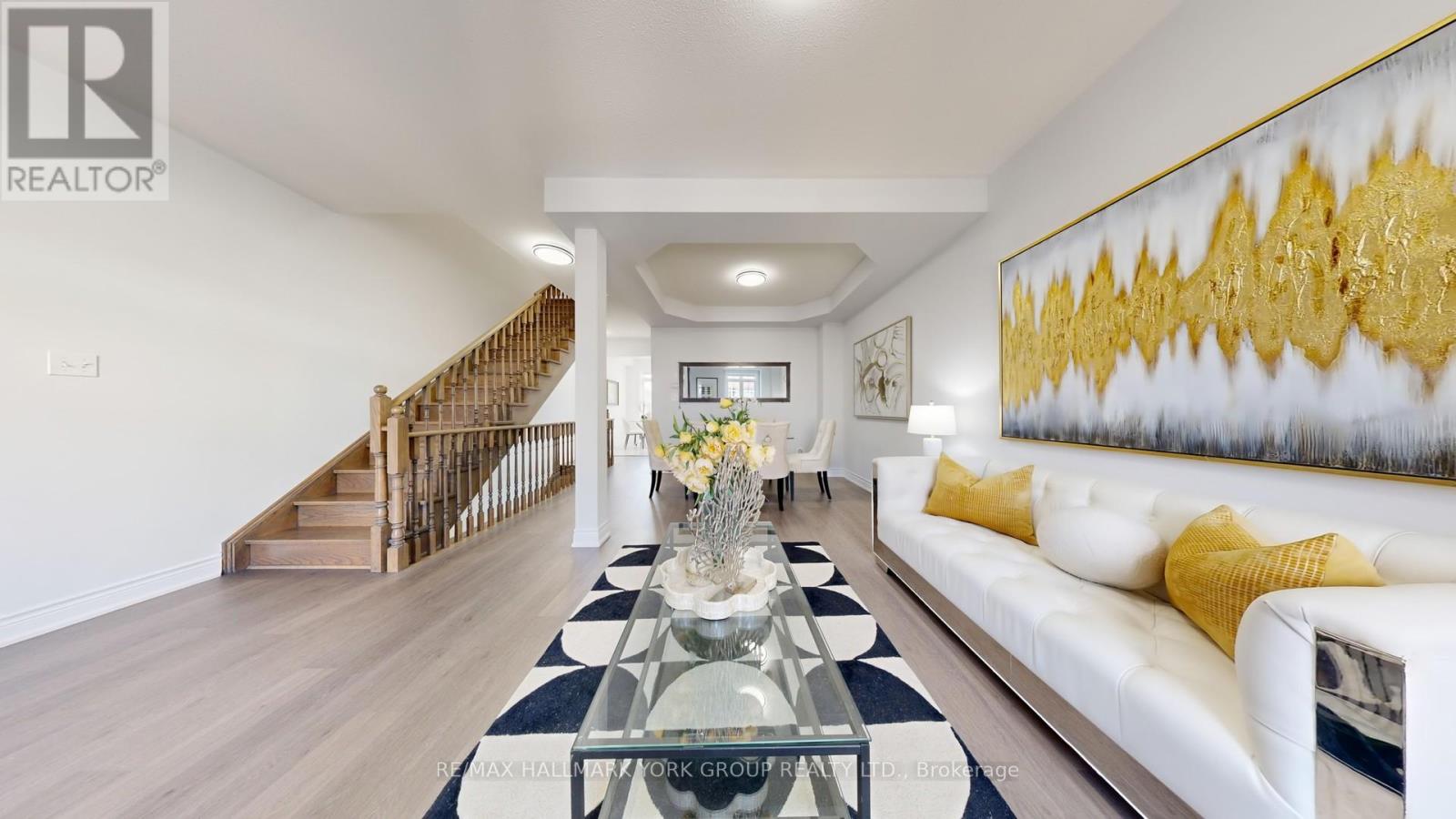 Photo 8 of 6 Roy Grove Way, Markham ON