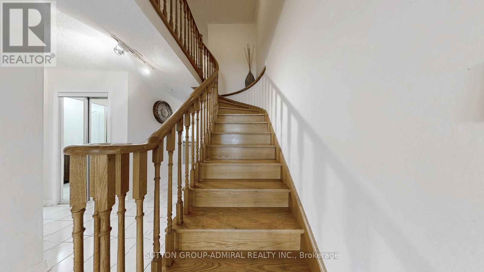 Photo 14 of 7 Rockview Gardens, Vaughan ON