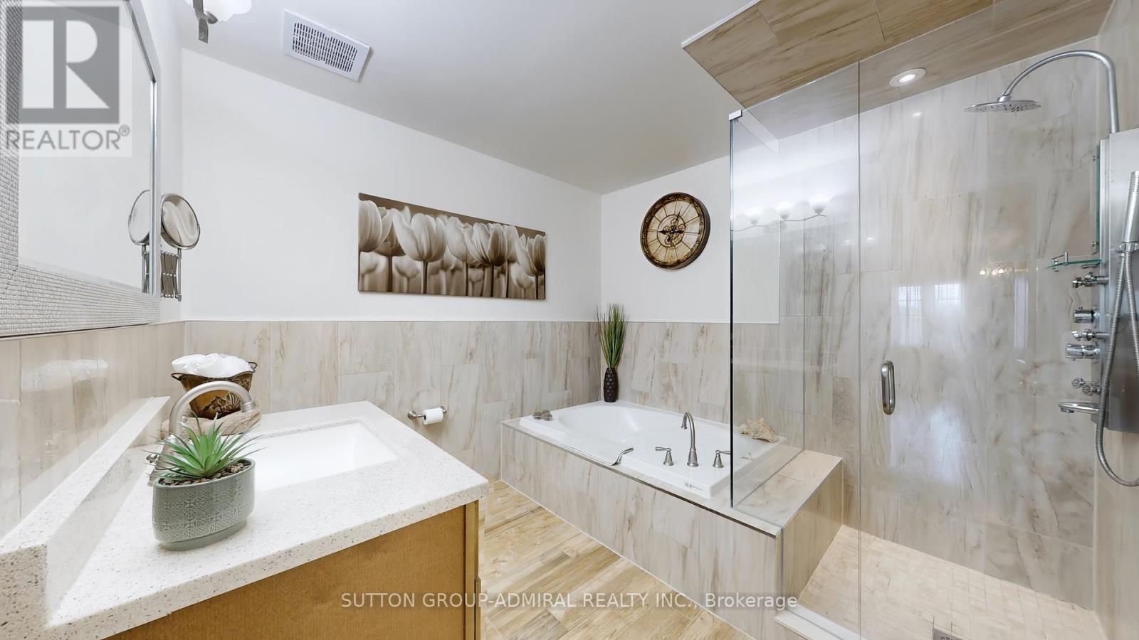 Photo 19 of 7 Rockview Gardens, Vaughan ON