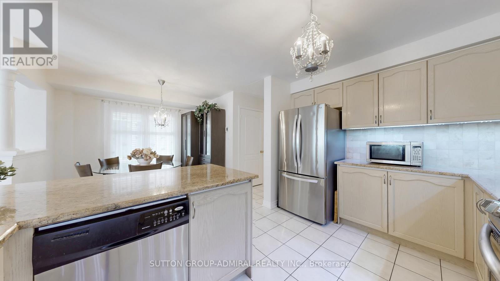 Photo 8 of 7 Rockview Gardens, Vaughan ON