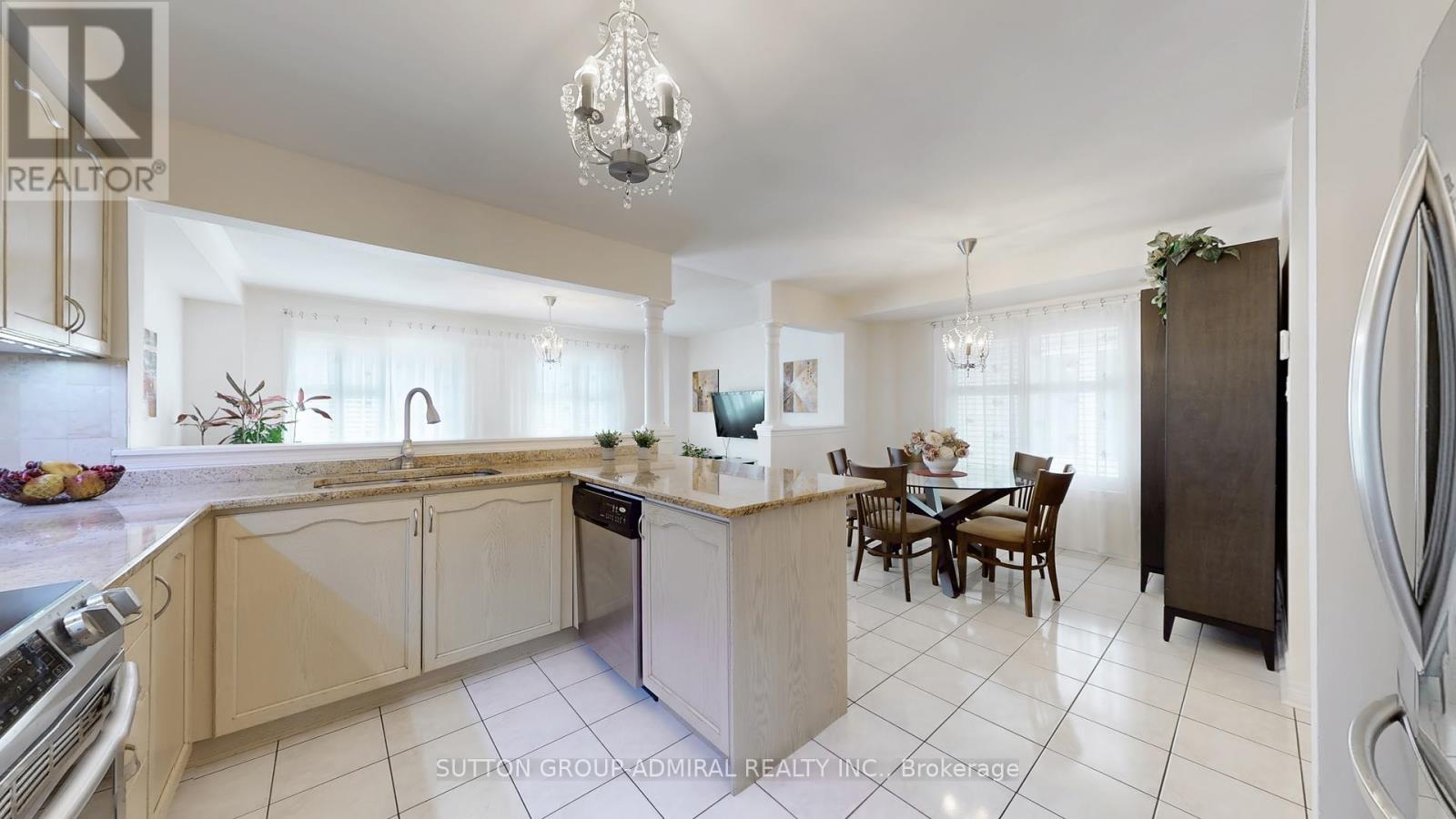 Photo 9 of 7 Rockview Gardens, Vaughan ON