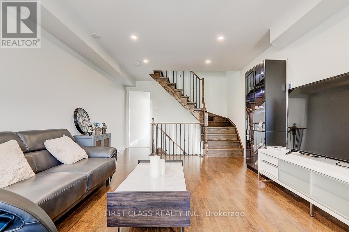 Photo 11 of 5303 Major Mackenzie Drive E, Markham ON