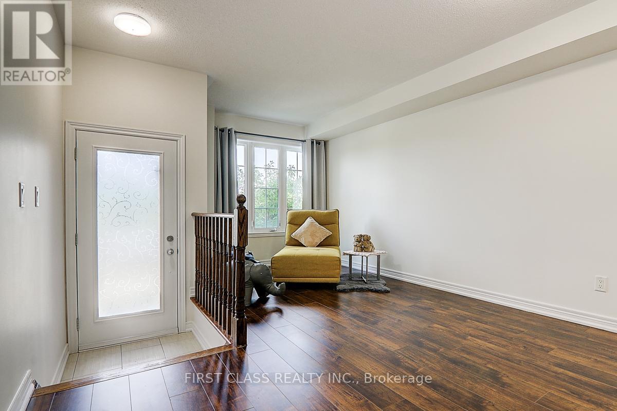 Photo 3 of 5303 Major Mackenzie Drive E, Markham ON