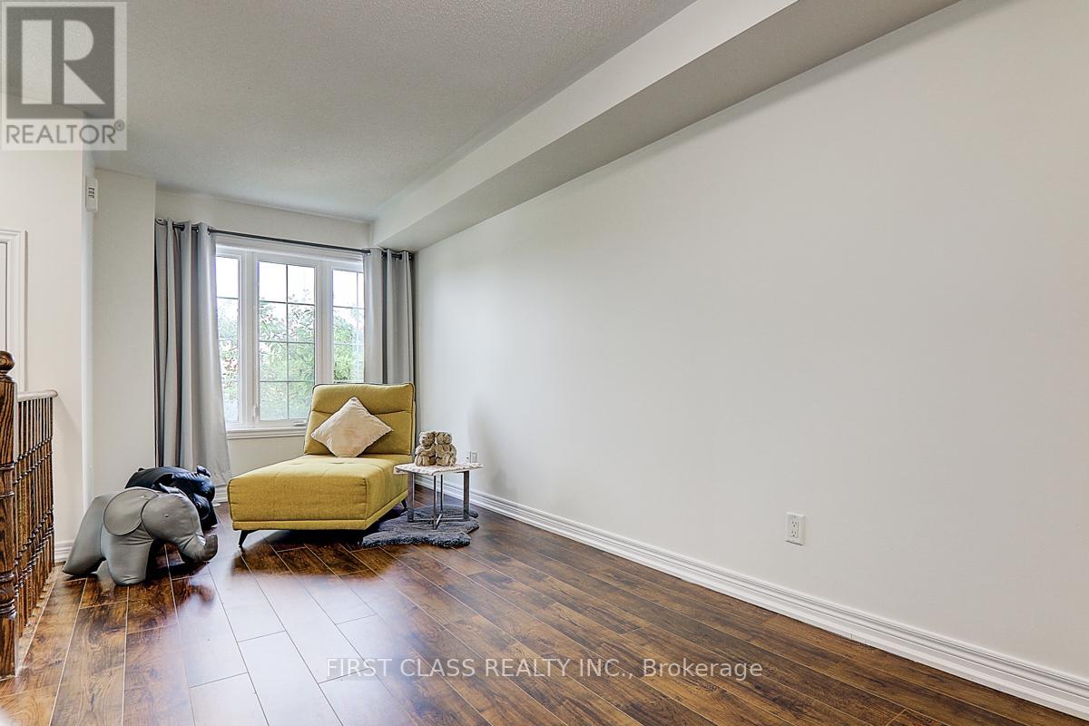 Photo 4 of 5303 Major Mackenzie Drive E, Markham ON