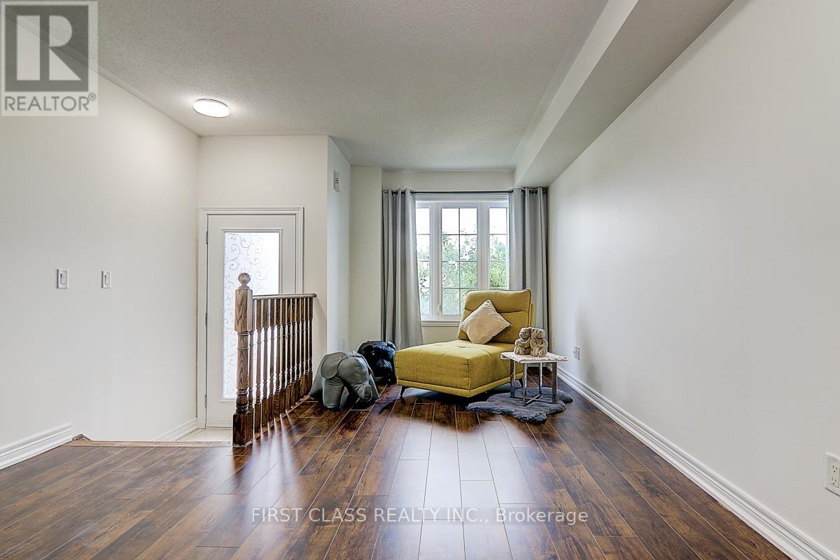 Photo 5 of 5303 Major Mackenzie Drive E, Markham ON