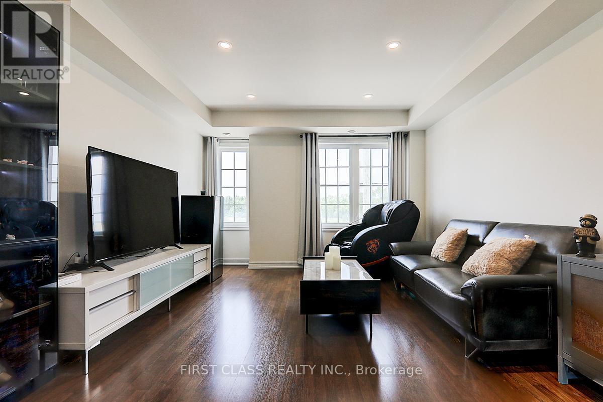 Photo 8 of 5303 Major Mackenzie Drive E, Markham ON