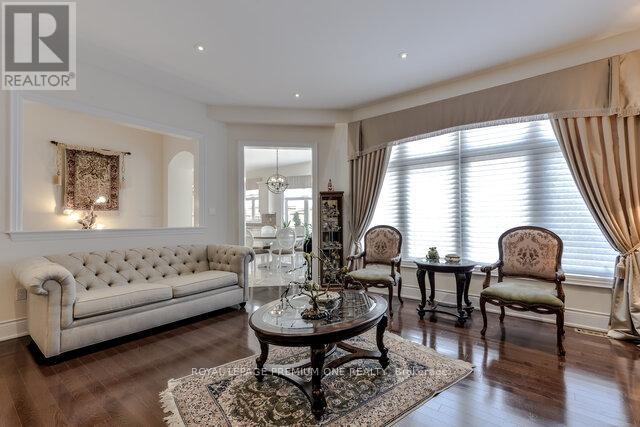 Photo 15 of 107 Headwind Boulevard, Vaughan ON