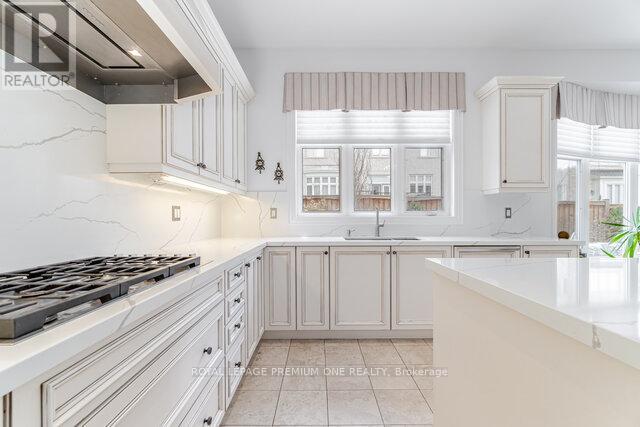 Photo 24 of 107 Headwind Boulevard, Vaughan ON