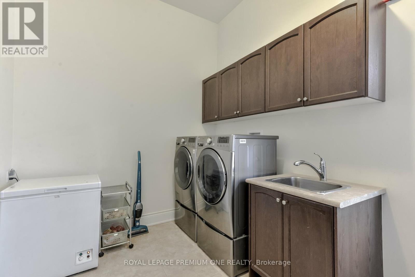 Photo 27 of 107 Headwind Boulevard, Vaughan ON
