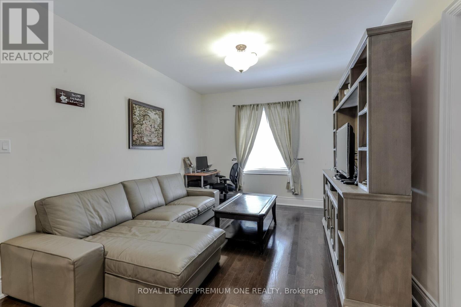 Photo 30 of 107 Headwind Boulevard, Vaughan ON
