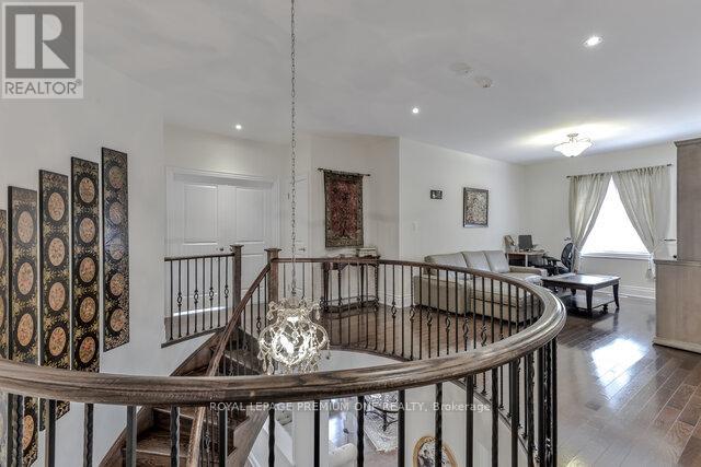 Photo 32 of 107 Headwind Boulevard, Vaughan ON