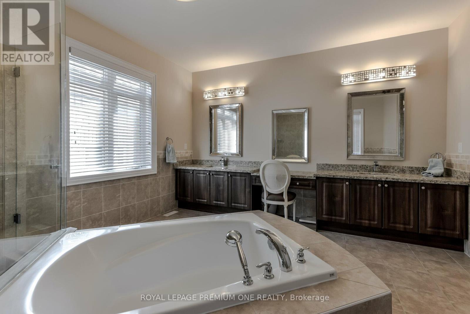 Photo 36 of 107 Headwind Boulevard, Vaughan ON