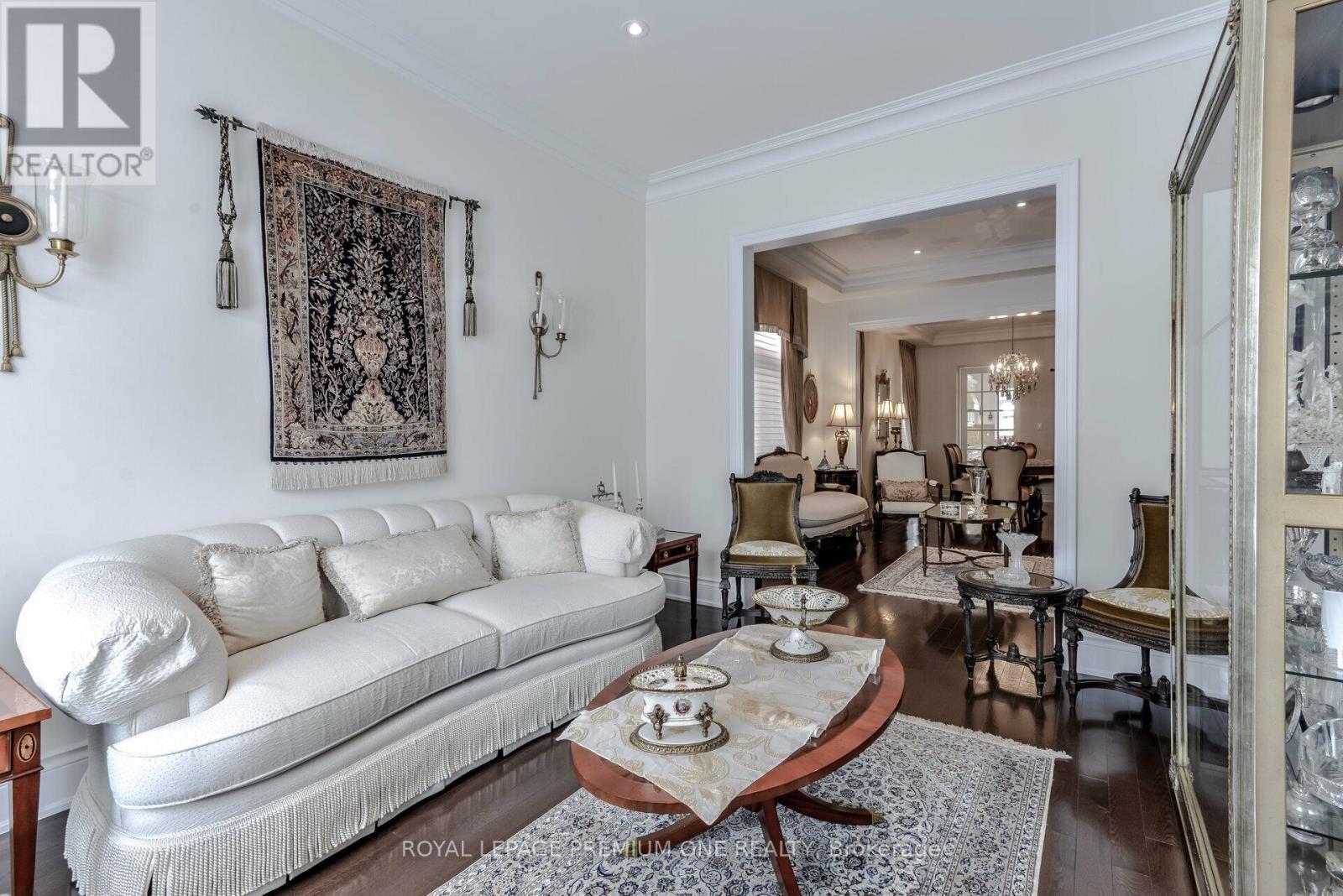 Photo 8 of 107 Headwind Boulevard, Vaughan ON
