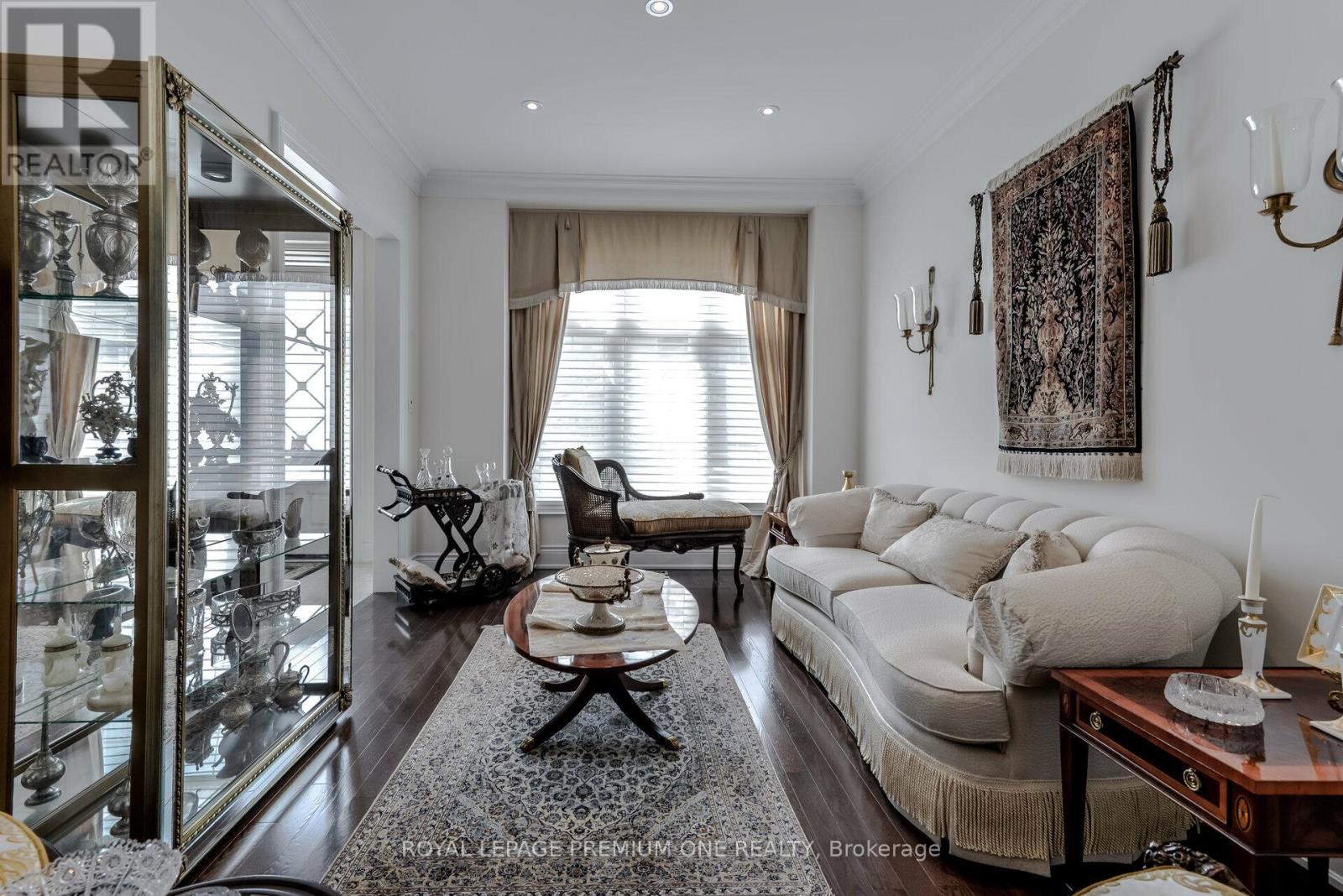 Photo 9 of 107 Headwind Boulevard, Vaughan ON