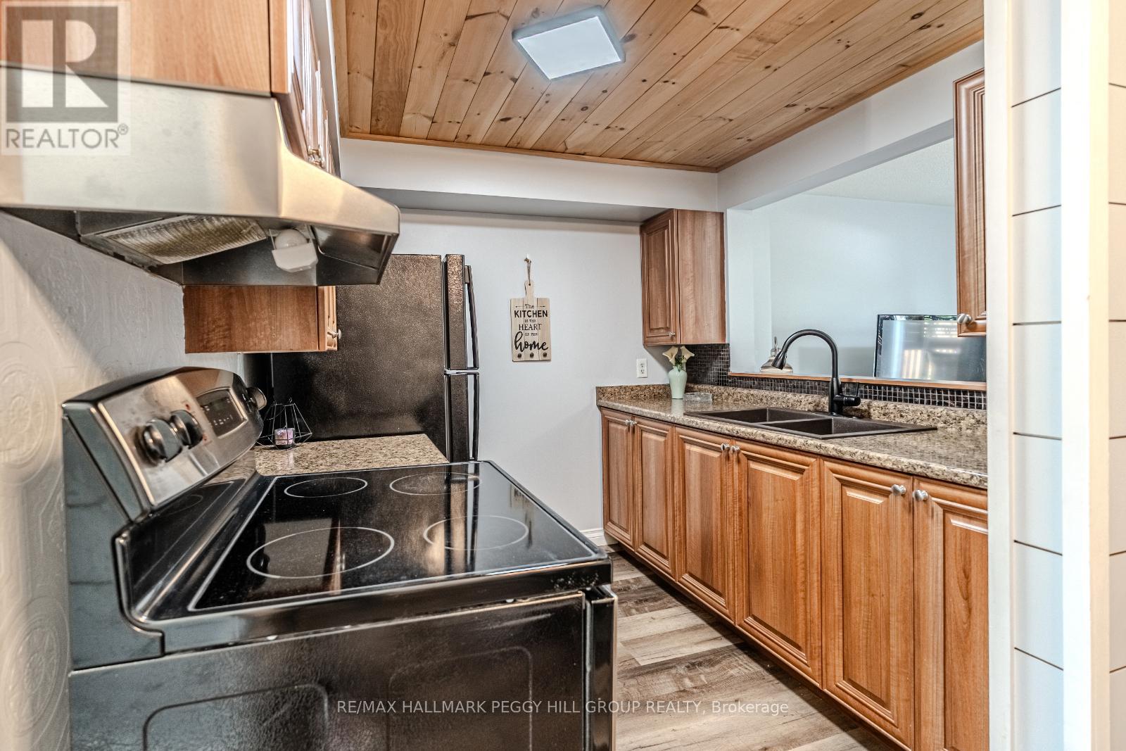 Photo 4 of 193 Nathan Crescent, Barrie ON