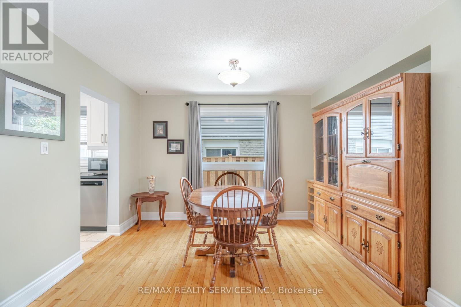 Photo 11 of 12 Sparklett Crescent, Brampton ON