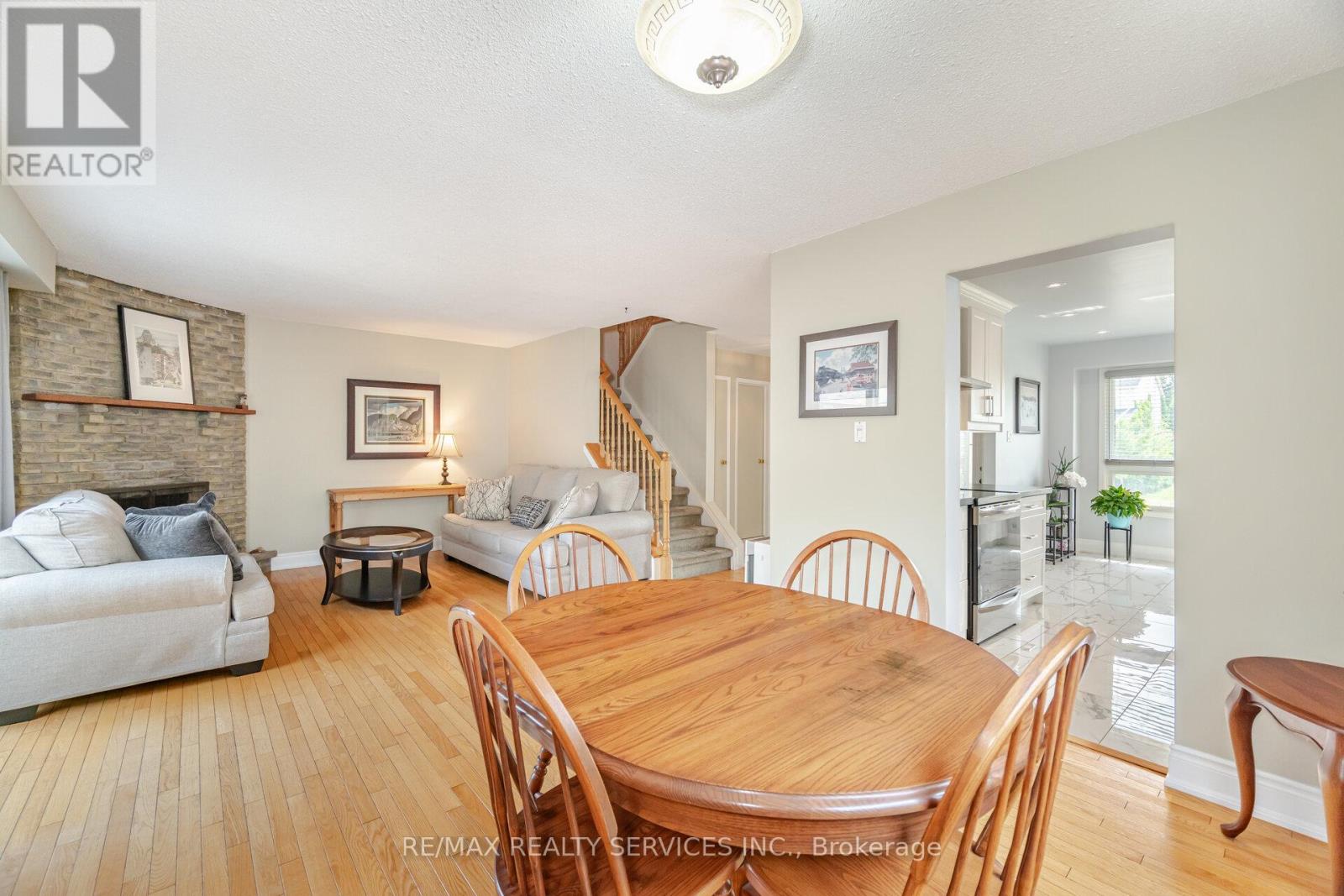 Photo 13 of 12 Sparklett Crescent, Brampton ON