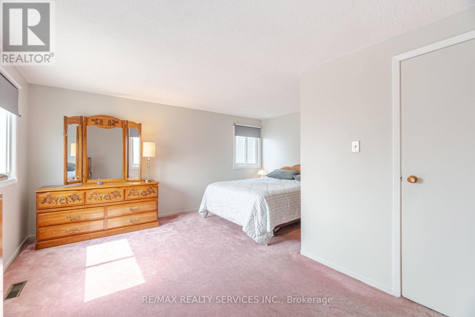 Photo 24 of 12 Sparklett Crescent, Brampton ON