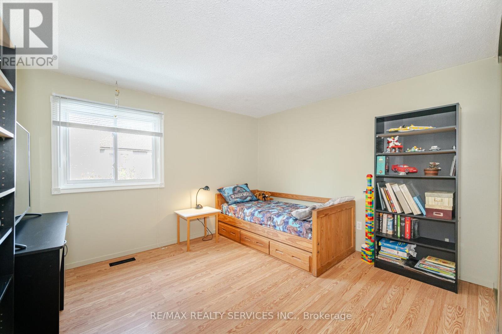 Photo 28 of 12 Sparklett Crescent, Brampton ON