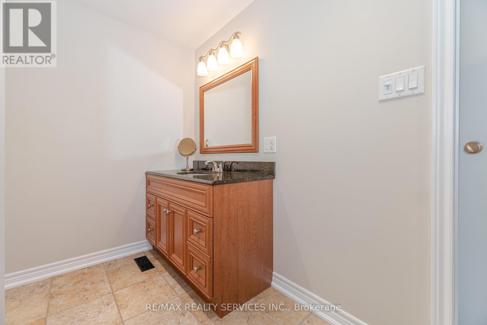 Photo 30 of 12 Sparklett Crescent, Brampton ON