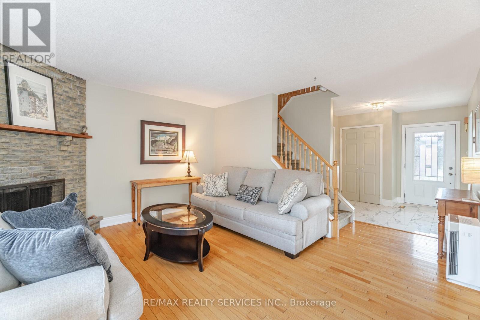 Photo 7 of 12 Sparklett Crescent, Brampton ON