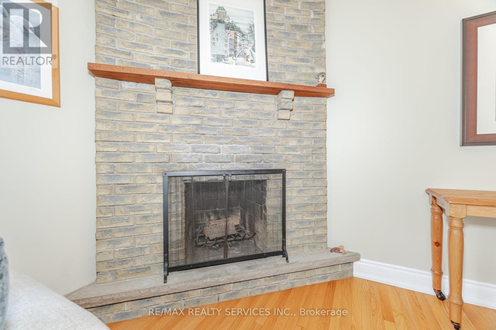 Photo 9 of 12 Sparklett Crescent, Brampton ON