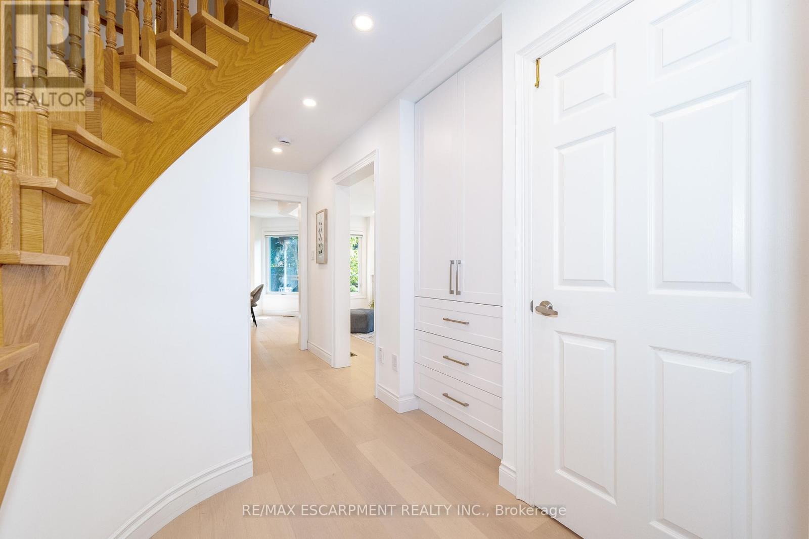 Photo 50 of 327 Northwood Drive, Oakville ON