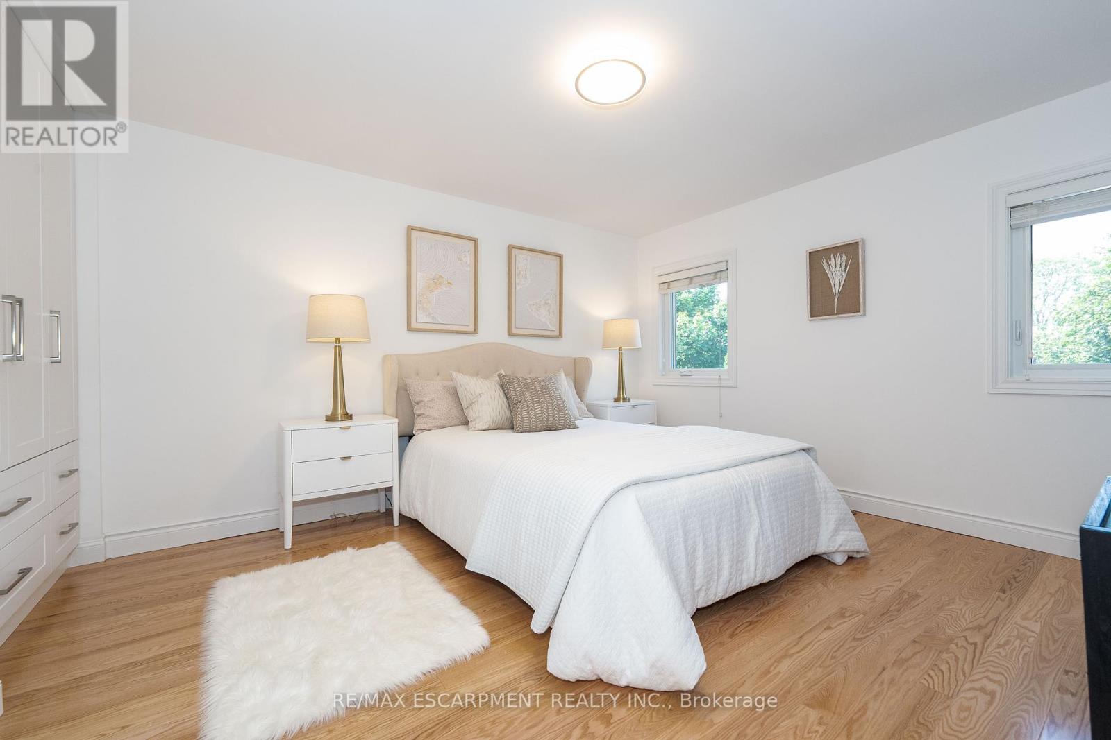 Photo 14 of 327 Northwood Drive, Oakville ON