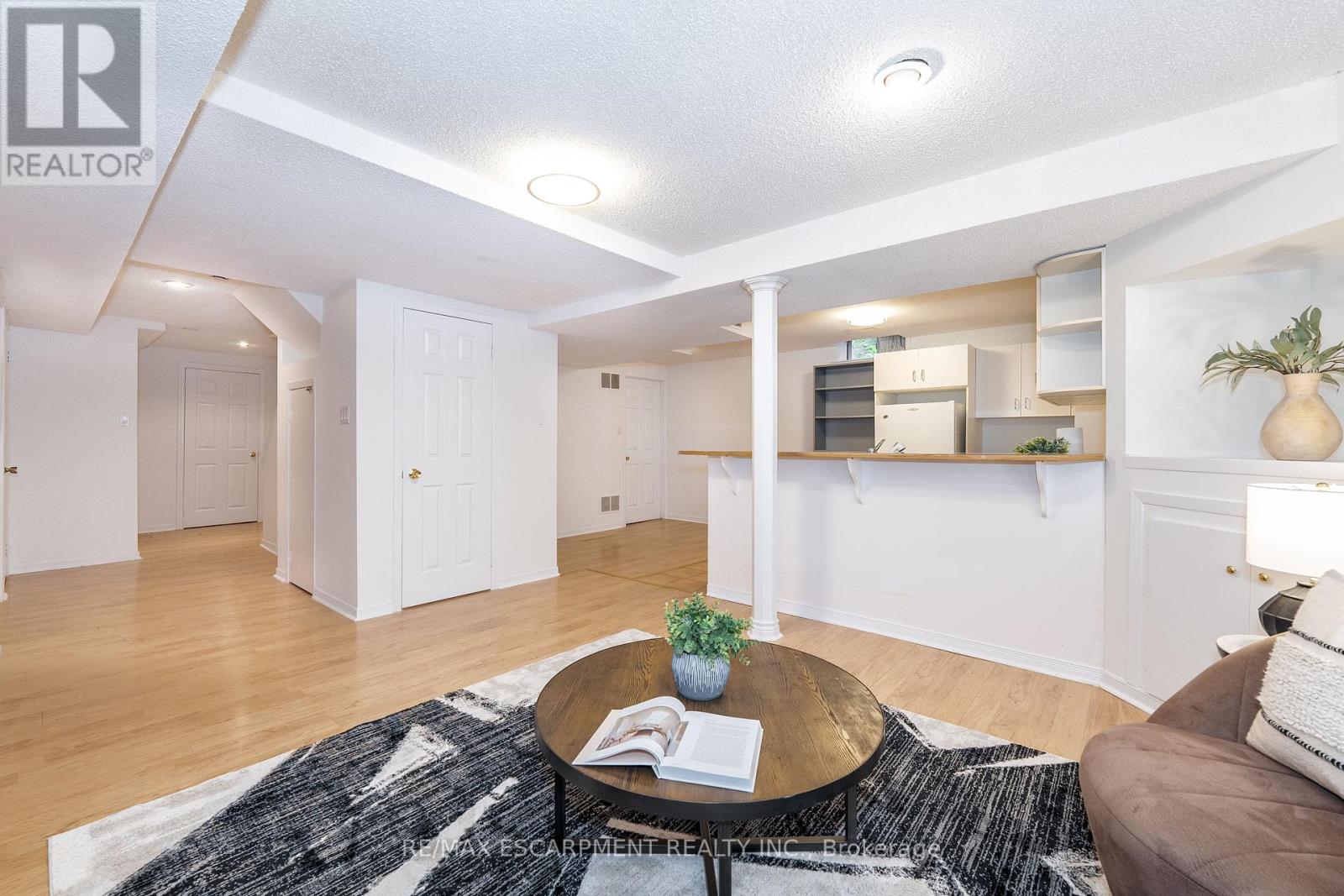 Photo 5 of 327 Northwood Drive, Oakville ON