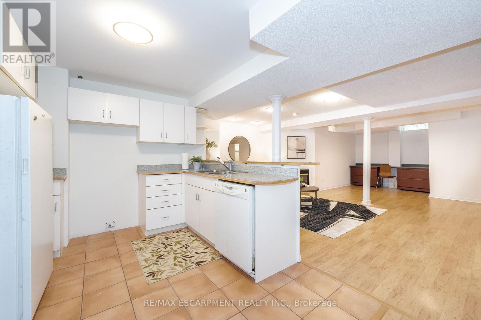 Photo 21 of 327 Northwood Drive, Oakville ON